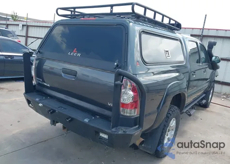 2015 Toyota Tacoma Base V6 z USA, uszkodzony, nr VIN 5TFLU4EN0FX145357